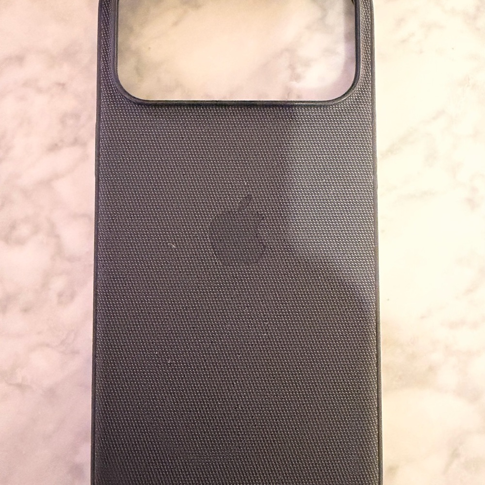 iPhone 17 Pro Max TechWoven
Case with MagSafe - Black